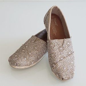 TOMS Girls Gold Glitter Crochet Alpargata